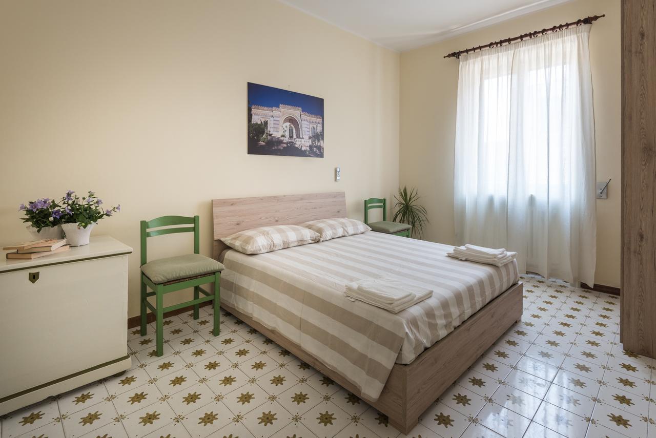 Suite Della Villa Lecce Bagian luar foto